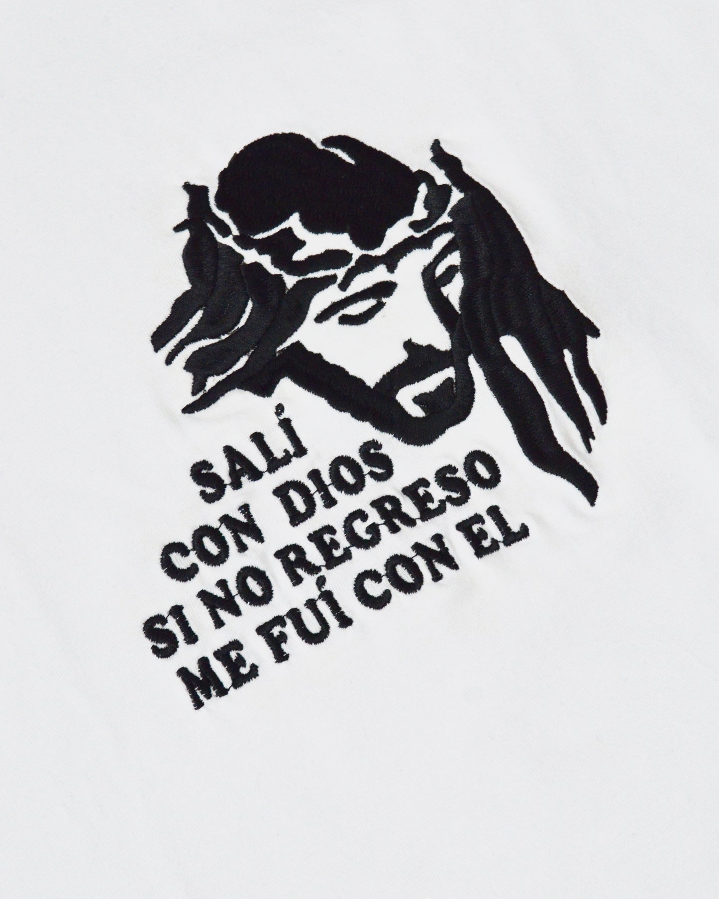 baby tee “SALÍ CON DIOS” blanca